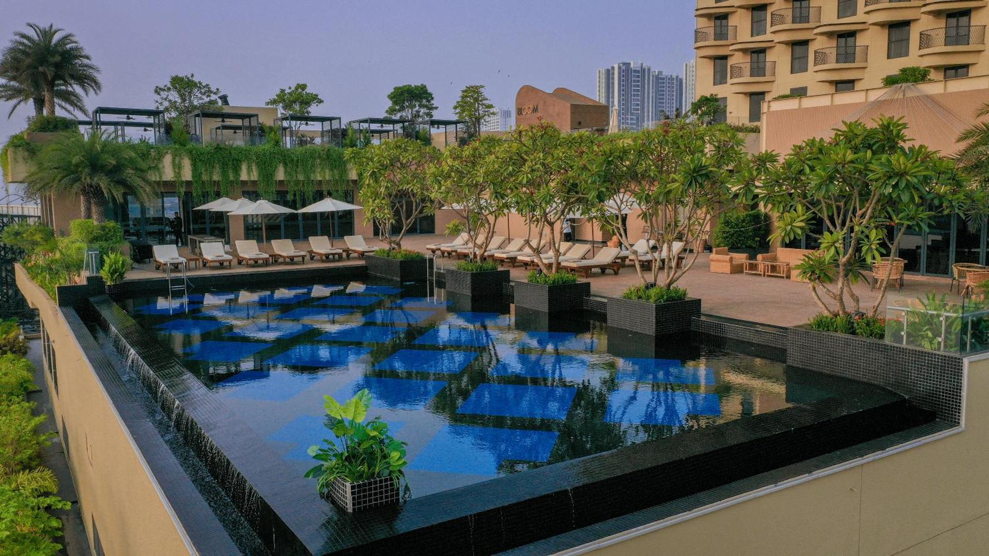 Sun & Moon, Riverside Hotel Phnom Penh Exterior foto