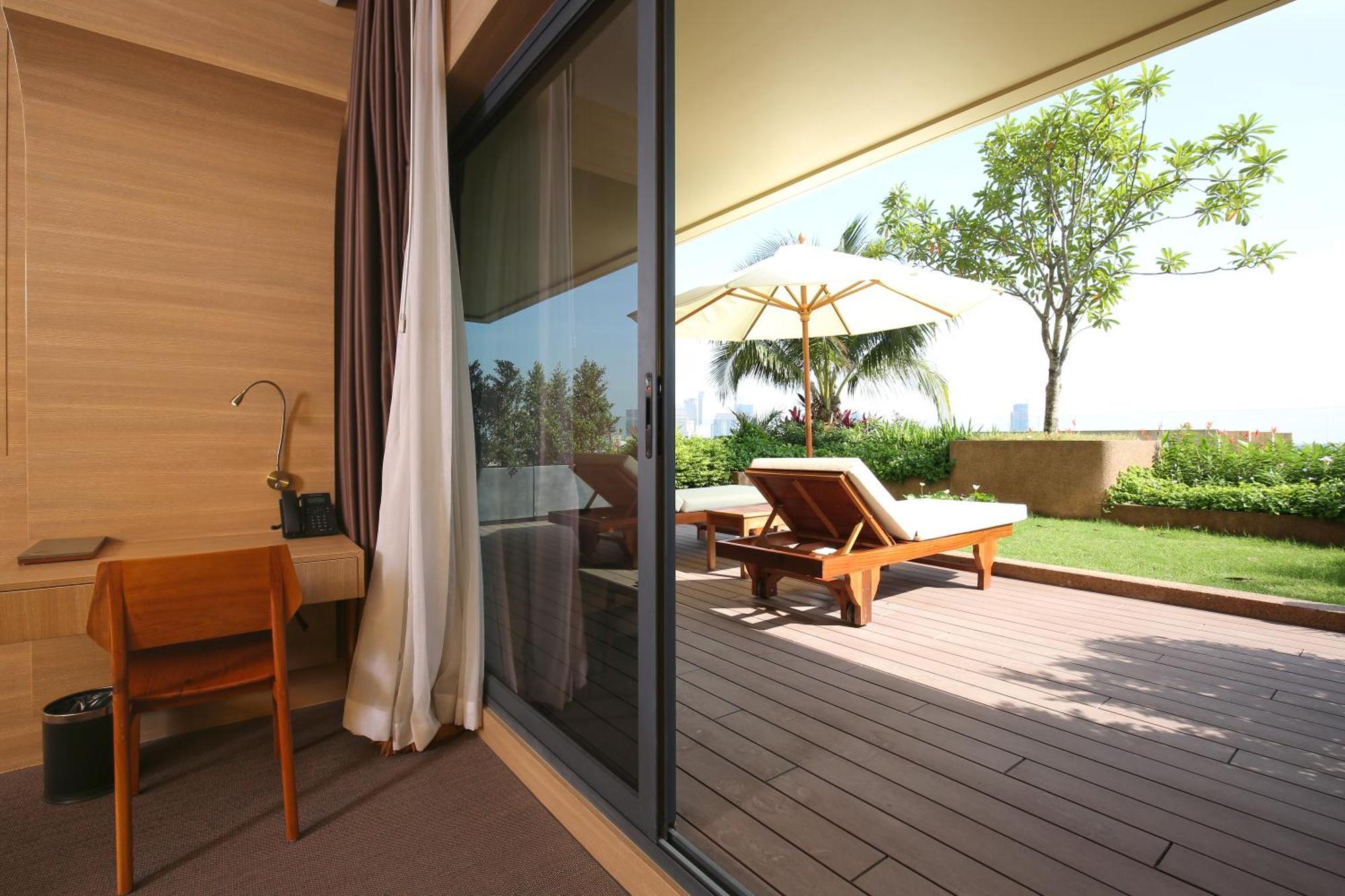 Sun & Moon, Riverside Hotel Phnom Penh Exterior foto