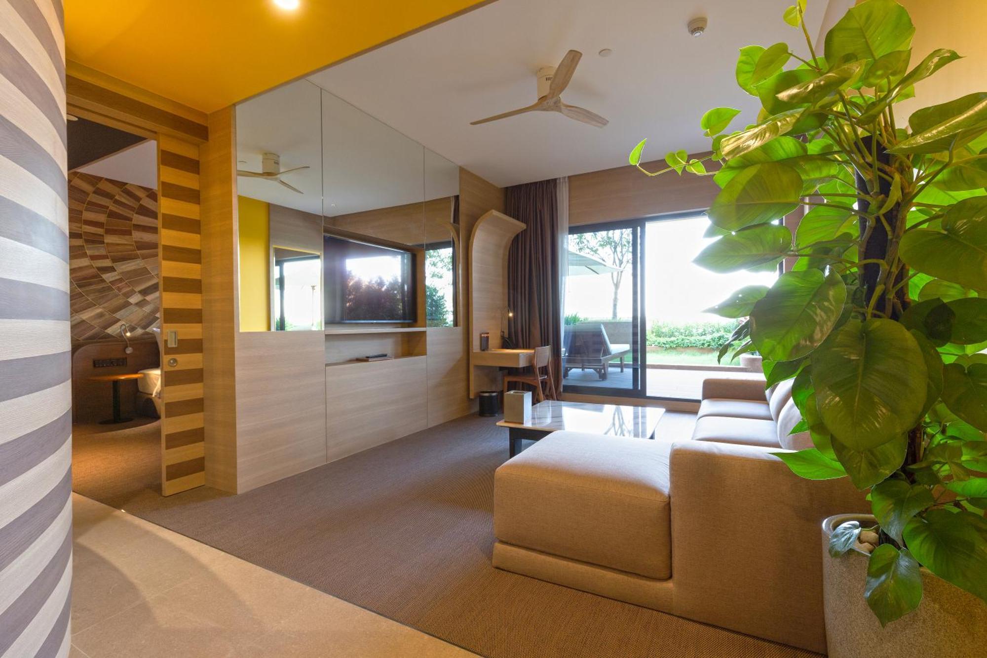 Sun & Moon, Riverside Hotel Phnom Penh Exterior foto