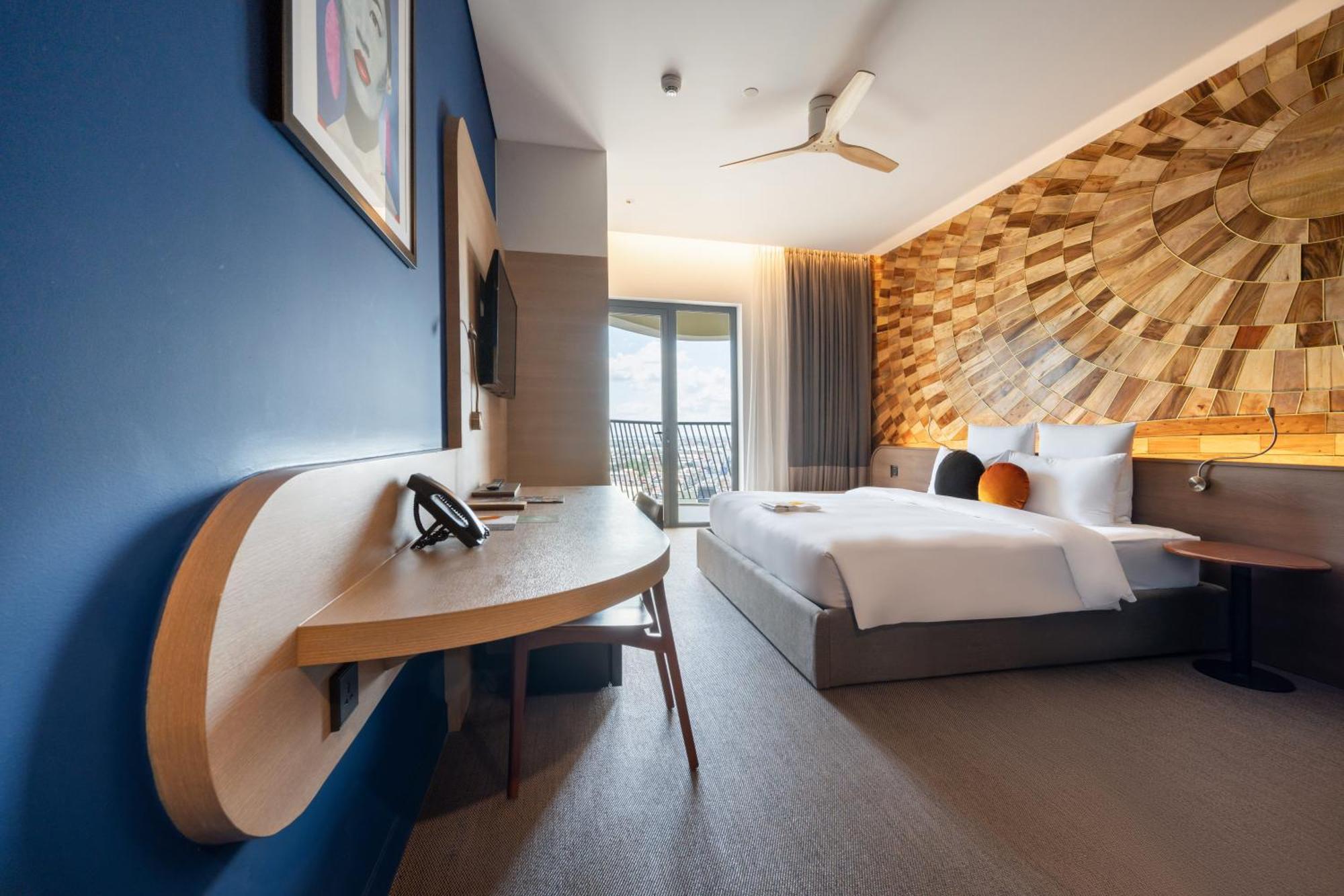 Sun & Moon, Riverside Hotel Phnom Penh Exterior foto