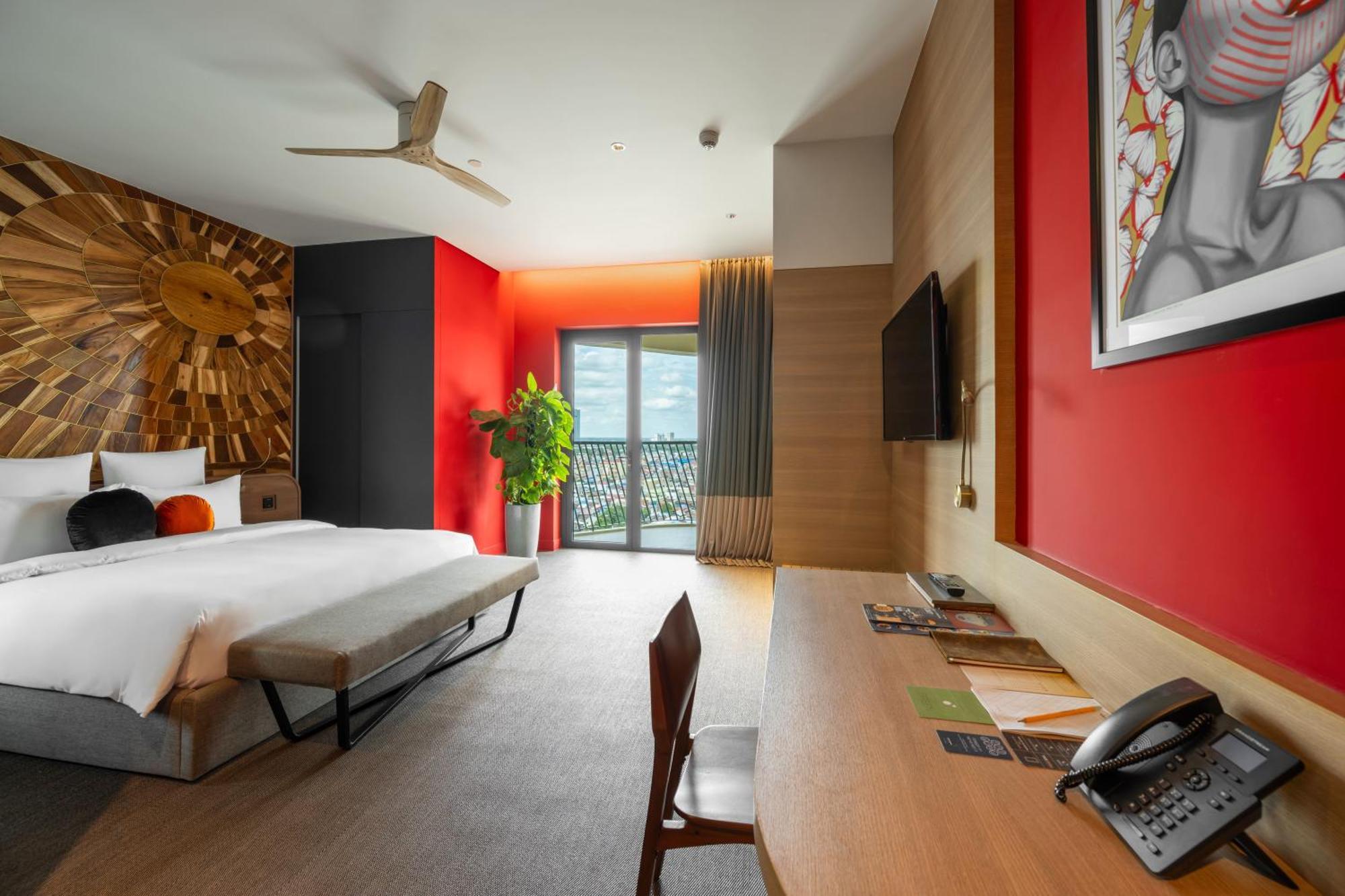 Sun & Moon, Riverside Hotel Phnom Penh Exterior foto